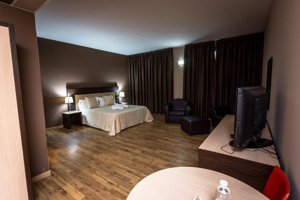 camera | Confidence Hotel Brescello